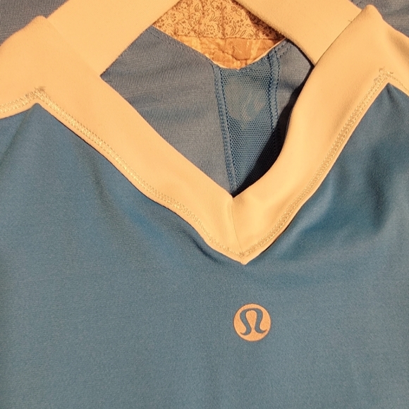 *SOLD* Lululemon Cross Back Tank w/Contrast Trim, Sz M, 8 - Picture 3 of 8